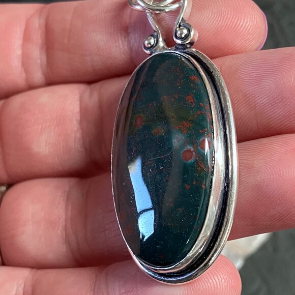 Beautiful Heliotrope Bloodstone Pendant Stone Crystal Jewelry - Picture 6 of 10